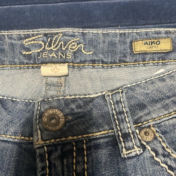 3 Pairs Silver Brand Cropped Jeans - Picture 5 of 10